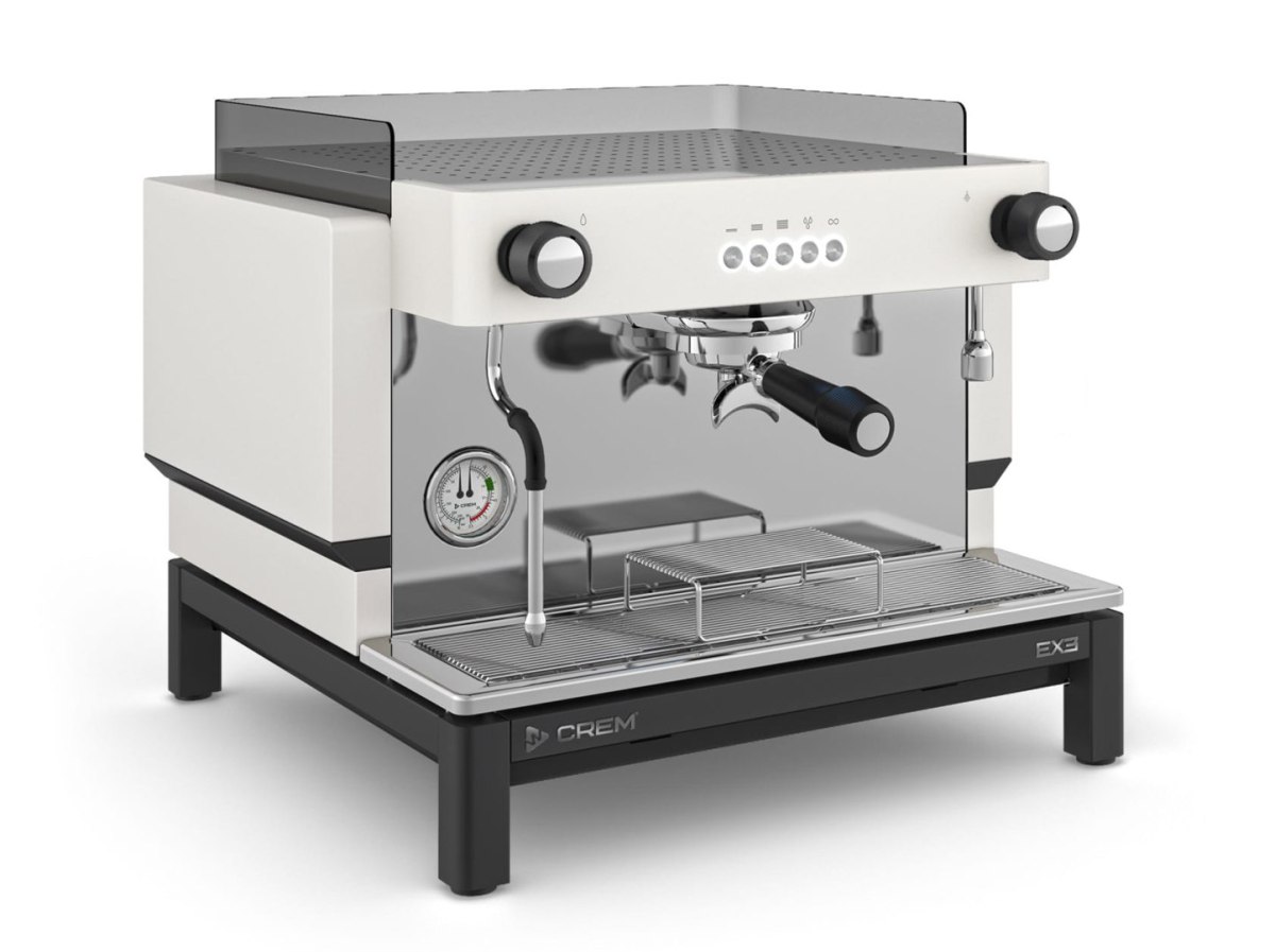 Ekspres do kawy Resto Quality EX3 MINI 1GR W w kawiarnianym wnętrzu